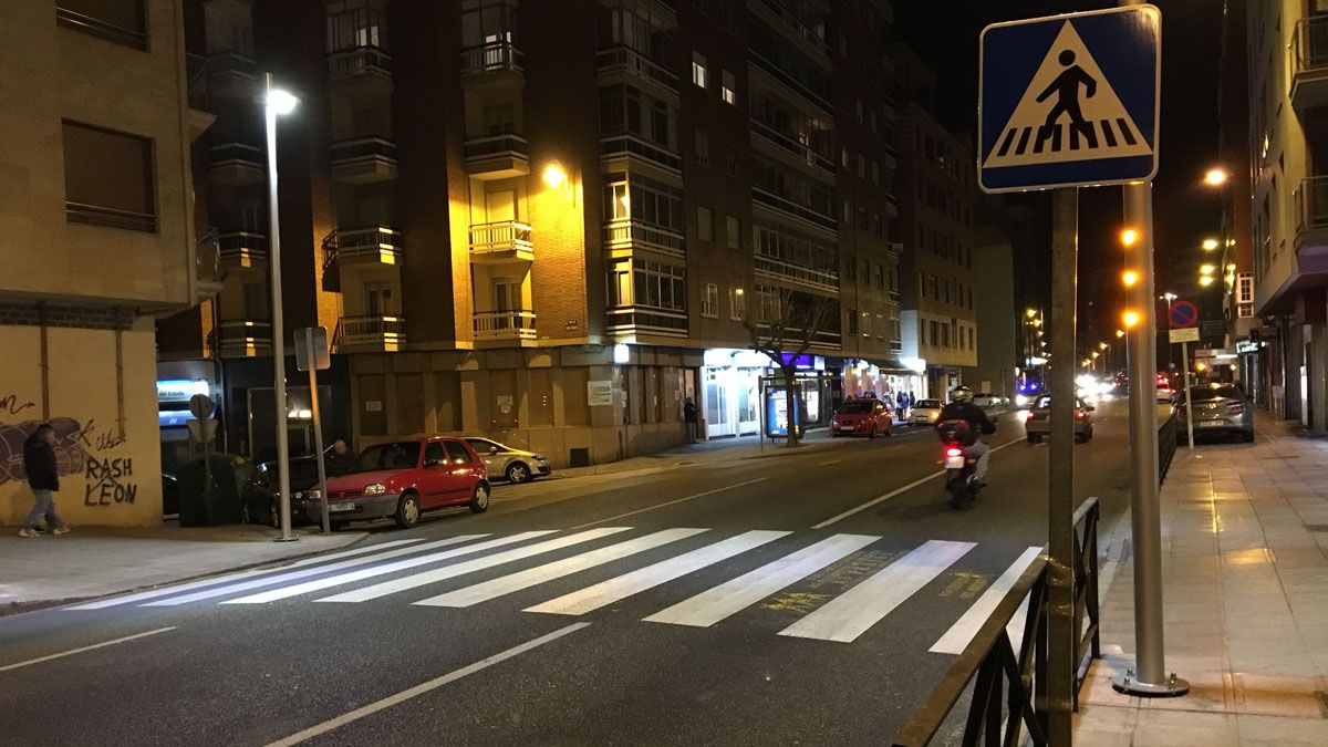 Iluminación cenital colocada en el paso de Álvaro López Núñez. L.N.C.