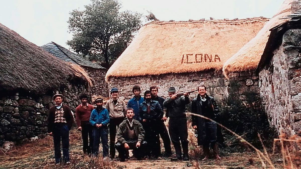 La palloza a restaurar en una foto histórica.| S.C.