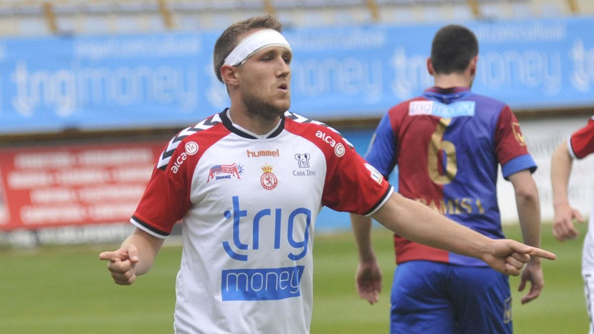 Aketxe celebra un gol, una estampa muy habitual esta campaña | DANIEL MARTIN Aketxe celebra un gol, una estampa muy habitual esta campaña | DANIEL MARTIN