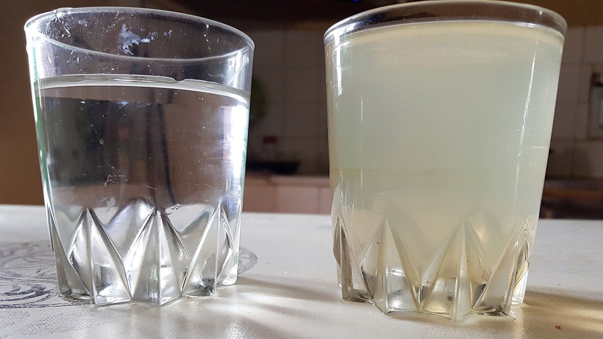 El agua sale turbia cada vez que llueve en la localidad.