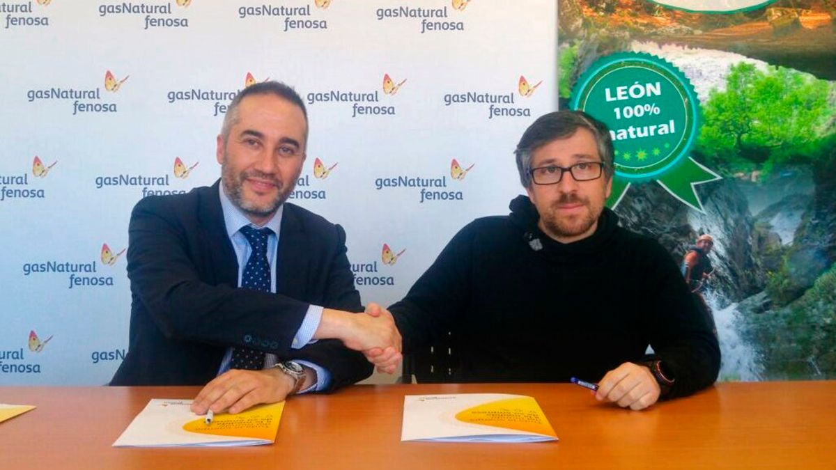 José Manuel Toral y Juan Víctor Moro, en la firma del contrato. | L.N.C.