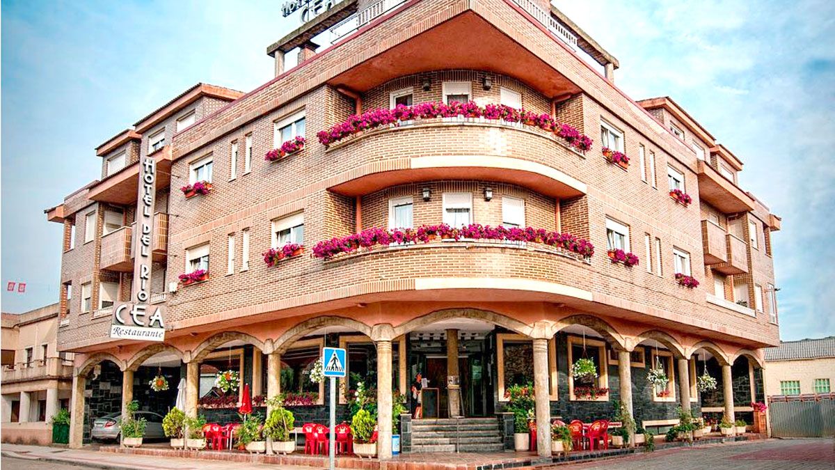 El hotel restaurante Río Cea se encuentra en Puente Almuhey. |