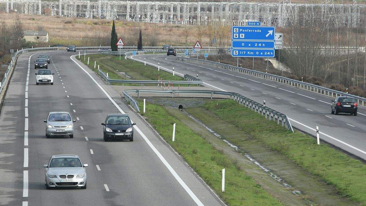 Imagen de la autovía A-6 a su paso por el Bierzo. | C. SÁNCHEZ (ICAL)