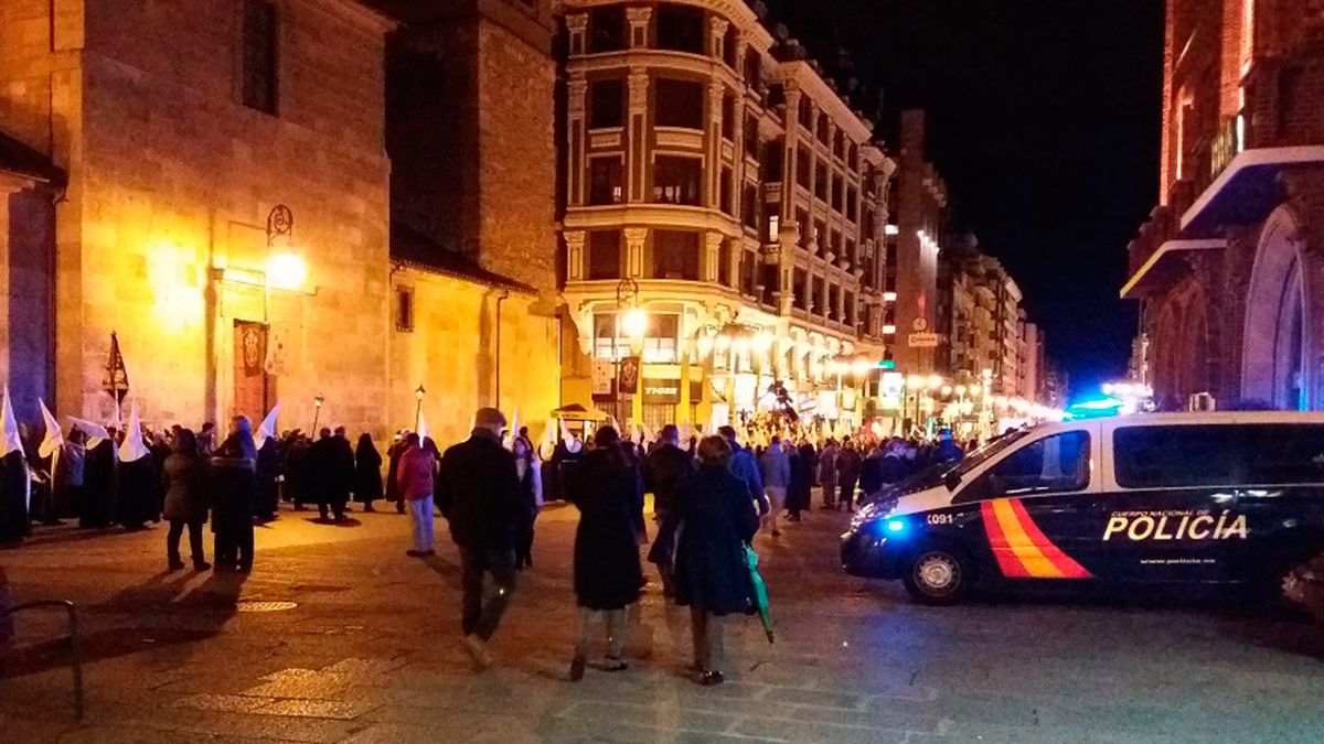 Imagen de archivo de una unidad de la Policía Nacional durante la celebración de la Semana Santa. | L.N.C.