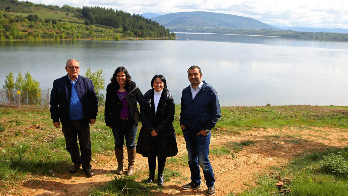 Los candidatos de Toreno, Congosto, Ponferrada y Cubillos, ayer junto al embalse de Bárcena. | César Sánchez (Ical)