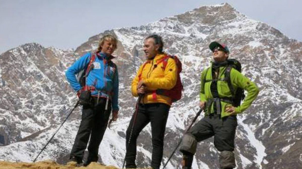 El aventurero leonés con Jesé Coronado y su hijo, a los que llevó al Nepal. | L.N.C.