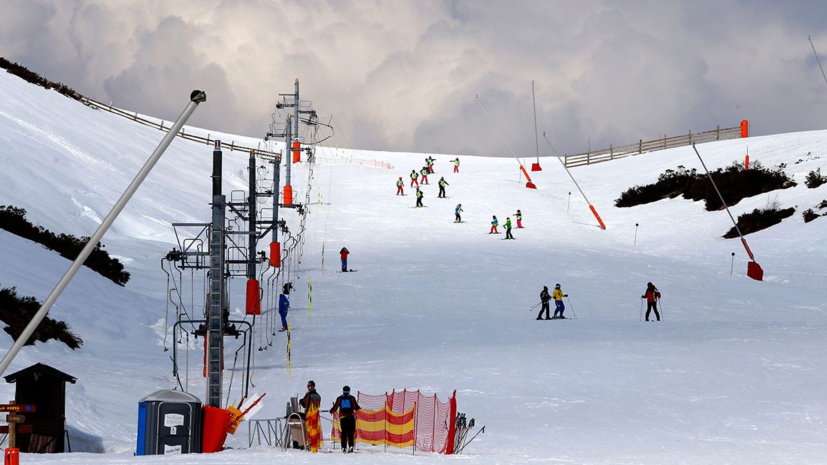 Las estaciones leonesas de San Isidro y Leitariegos superan los 40 kilómetros esquiables. | ICAL