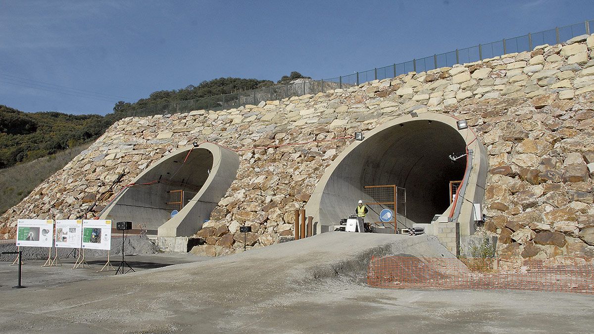 La Variante de Pajares recibirá algo más de 127 millones de euros con el objetivo de abrir a mediados de 2020.