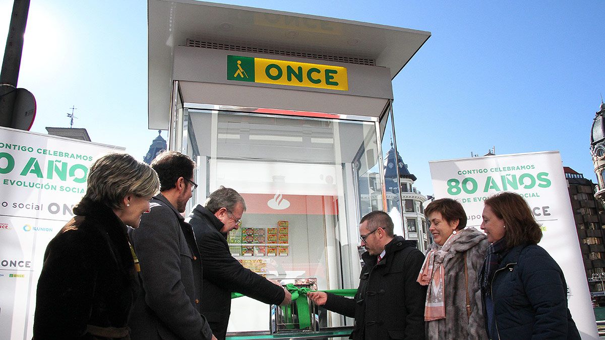Imagen de la inauguración del quiosco de la Once en el que se vendieron los cupones premiados. | ICAL Imagen de la inauguración del quiosco de la Once en el que se vendieron los cupones premiados. | ICAL