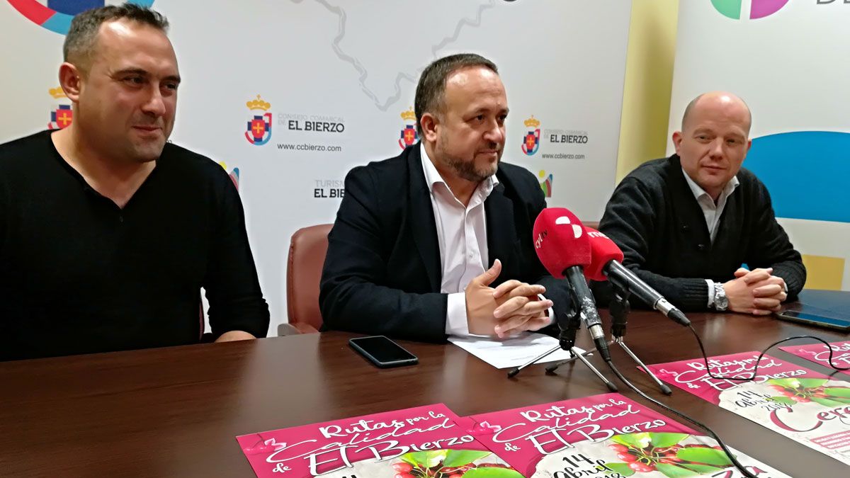 Presentación de las rutas en el Consejo Comarcal del Bierzo. | M.I. Presentación de las rutas en el Consejo Comarcal del Bierzo. | M.I.