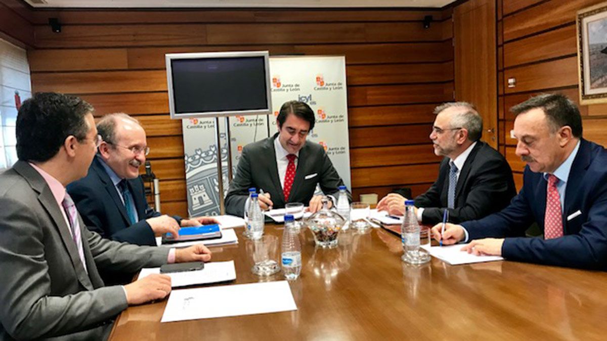 Un momento de la reunión entre Suárez-Quiñones y Palazuelo. | L.N.C.