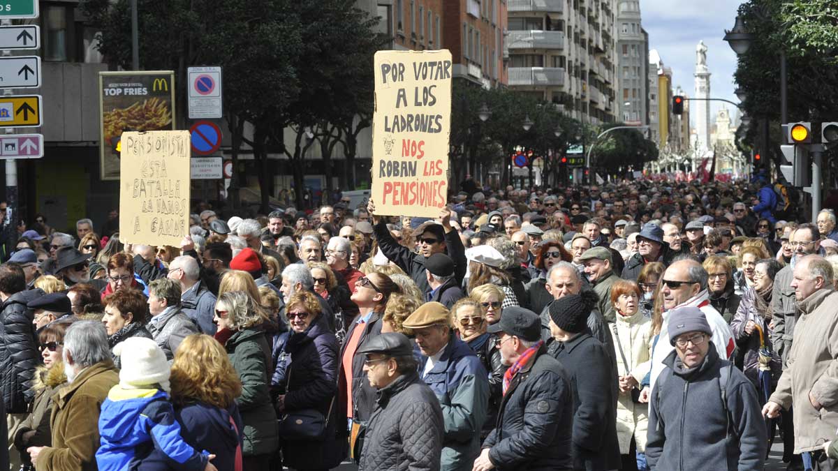 El pasado 17 de marzo cerca de 7.000 personas se movilizaron en la capital leonesa por las pensiones. | DANIEL MARTÍN