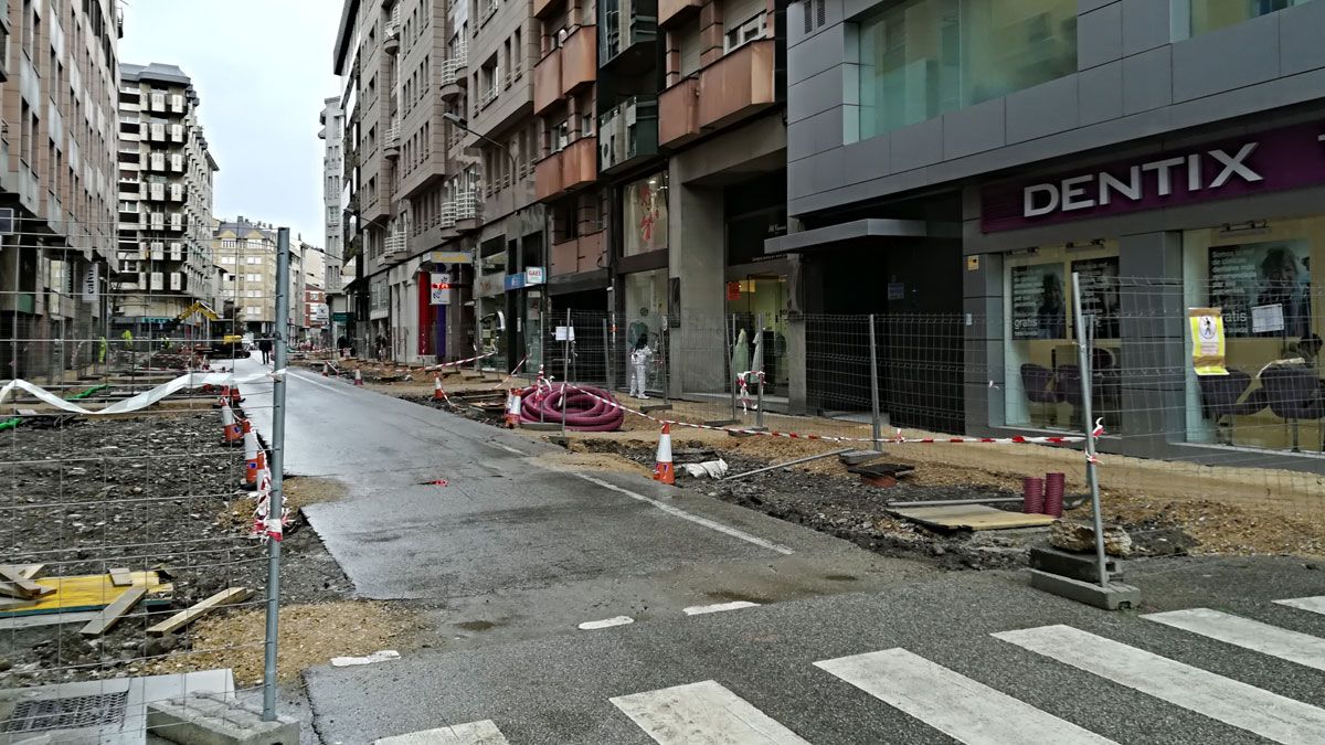 Estado actual de las obras en la calle Camino de Santiago que se retrasan hasta finales de mes. | M.I.