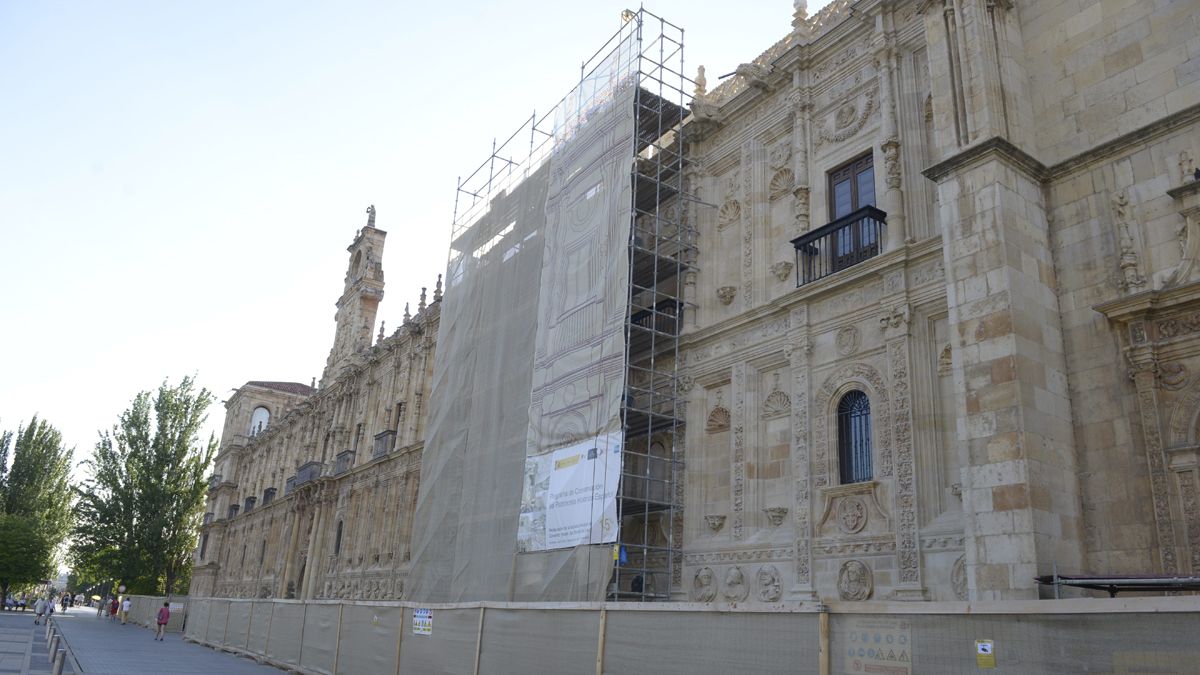 El Ayuntamiento de León ha aprobado este viernes la licencia ambiental y de obras para la rehabilitación de San Marcos. | MAURICIO PEÑA