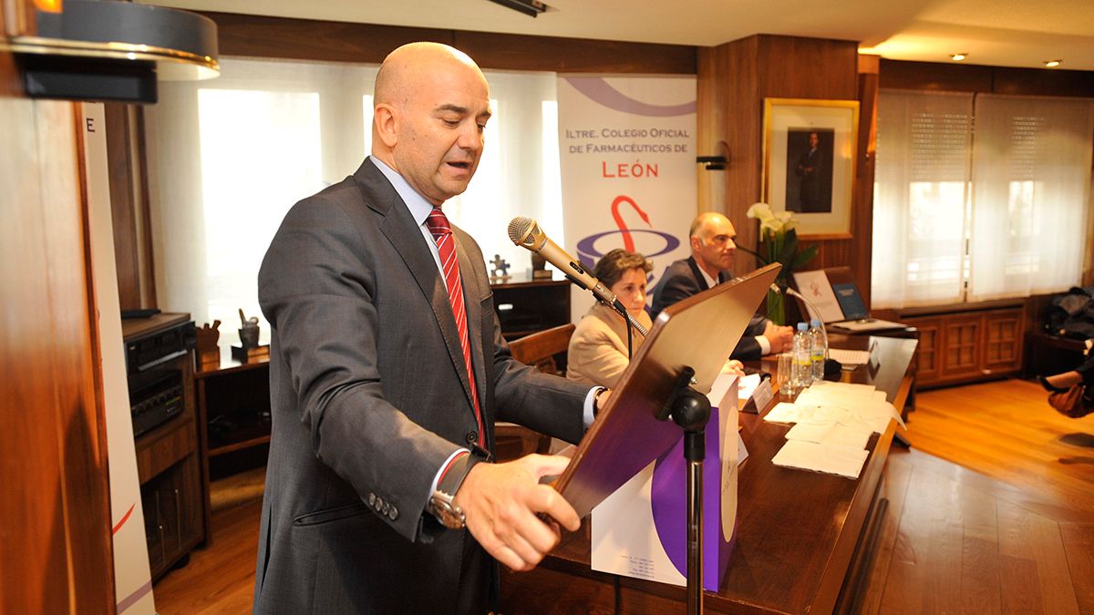 El presidente del Colegio de Farmacéuticos de León, Javier Herradón. | DANIEL MARTÍN