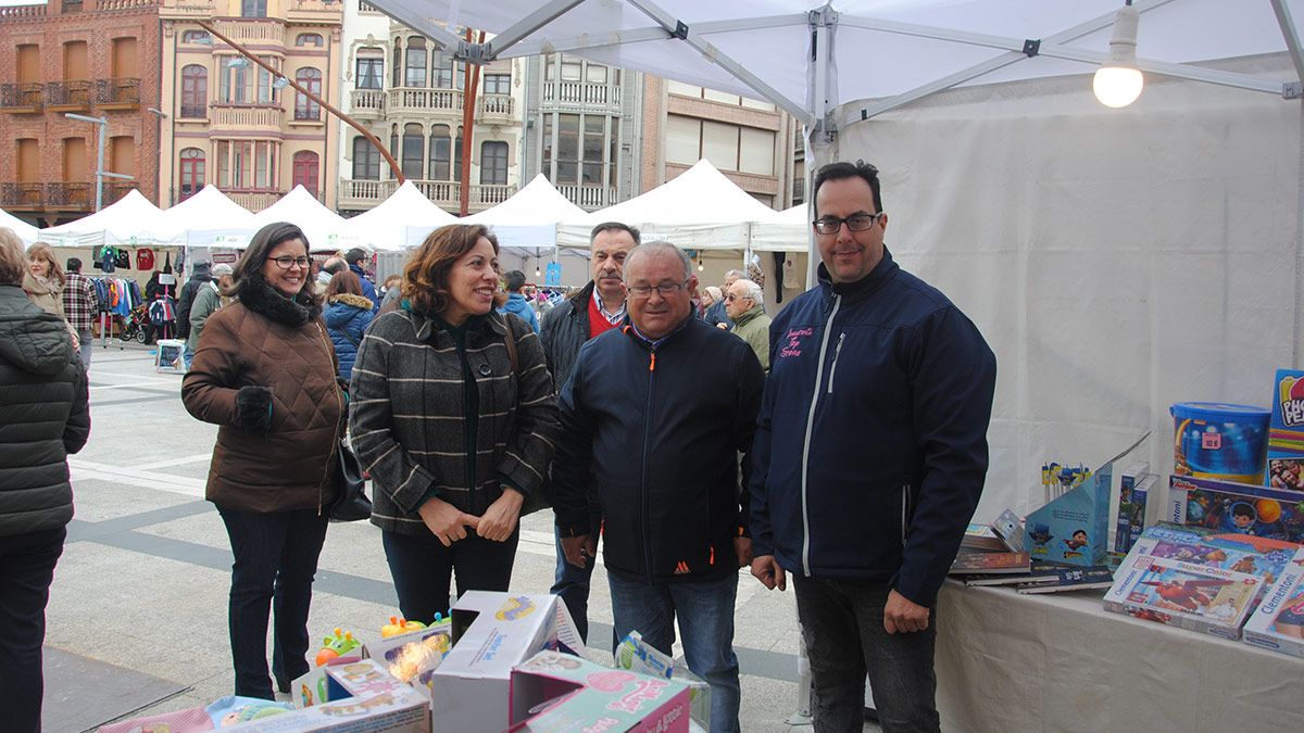 Los concejales realizaron este sábado un recorrido por los establecimientos participantes en la apertura de la feria. | ABAJO
