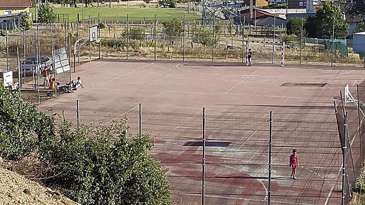 Imagen de archivo del campo de fútbol de Villamanín. | AYTO. VILLAMANÍN