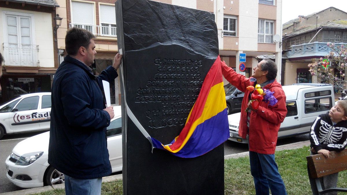 Cacabelos cuenta con un monumento a los represaliados republicanos. | L.N.C.