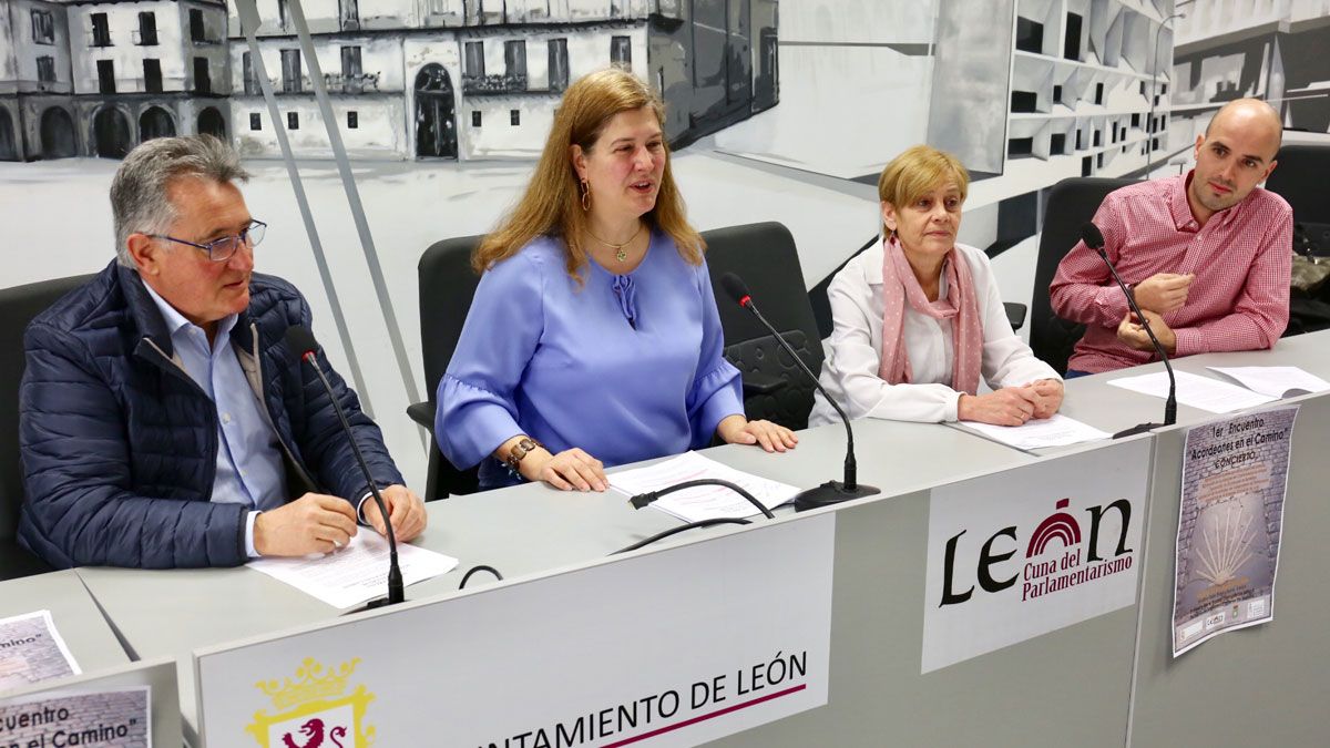 Un momento de la presentación del encuentro en el Ayuntamiento. | CÉSAR Un momento de la presentación del encuentro en el Ayuntamiento. | CÉSAR