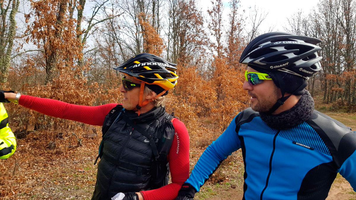 Bisbal y Calleja de ruta por León con la bicicleta. | @davidbisbal