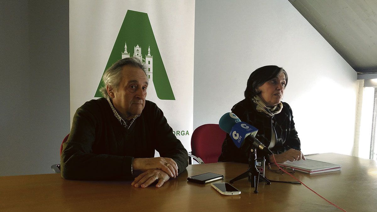 Max Alonso y Emilia Villanueva durante la presentación. | P.F. Max Alonso y Emilia Villanueva durante la presentación. | P.F.