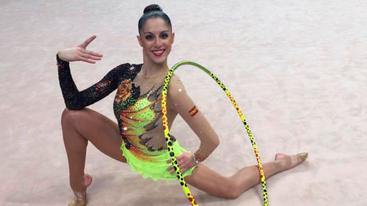 Carolina Rodríguez estrenó ayer maillot y ejercicio de aro. | L.N.C.
