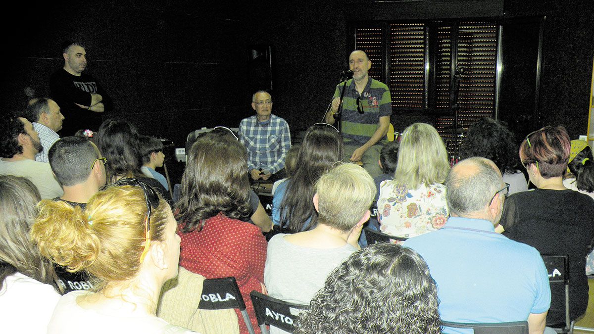 Goyo Yeves durante la master class impartida en La Robla. | E. Niño