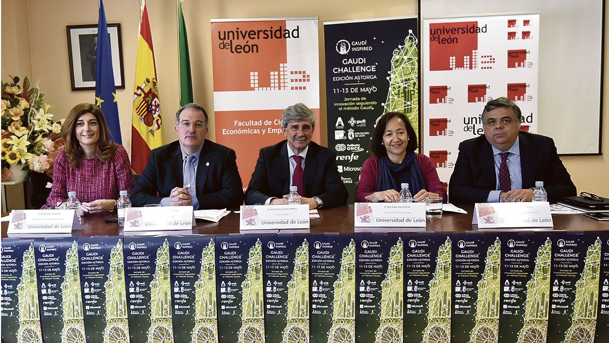 Un momento de la presentación de 'Gaudi Challenge' en la Facultad de Económicas. | SAÚL ARÉN
