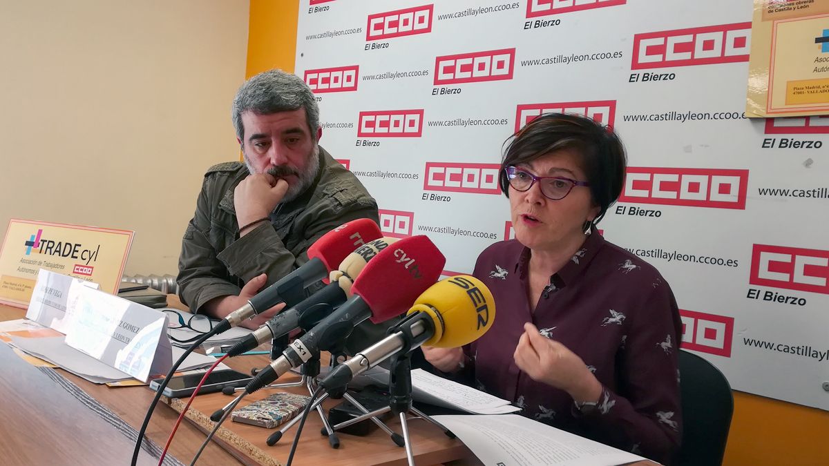 Xosepe Vega y Rosa Eva Martínez, en rueda de prensa presentando el informe. | D.M.