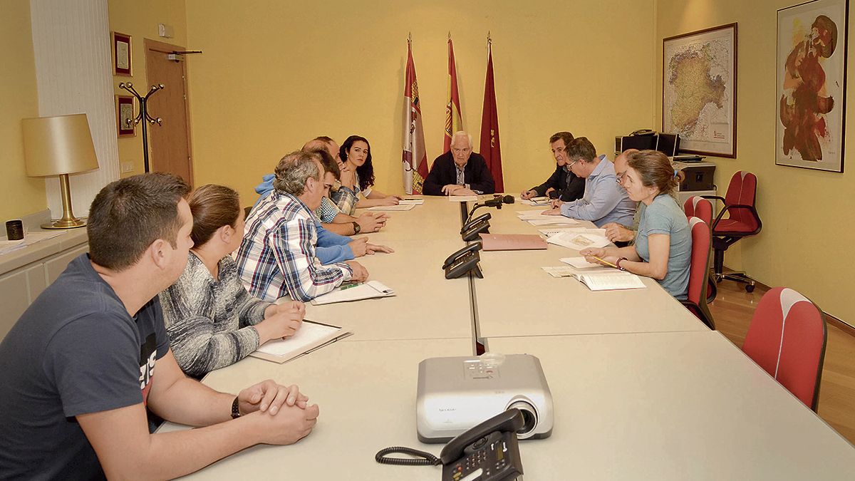 El delegado territorial, Guillermo García, presidió la reunión. | L.N.C.