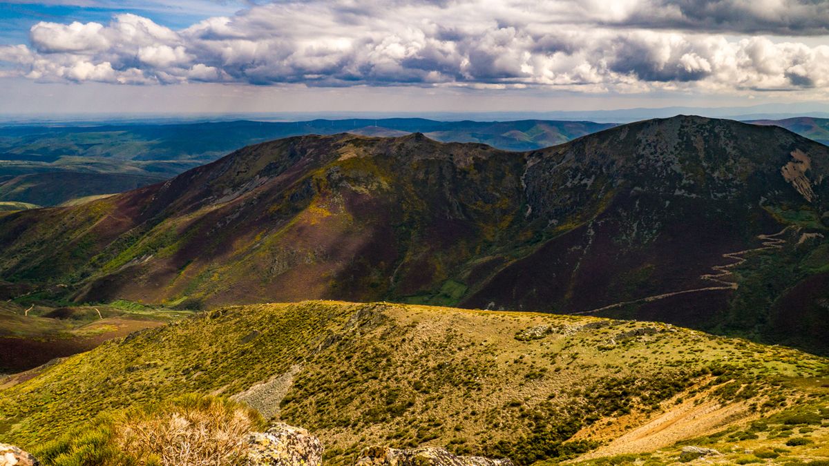 Imagen de una de las vistas de esta ruta por la comarca de Omaña. | VICENTE GARCÍA