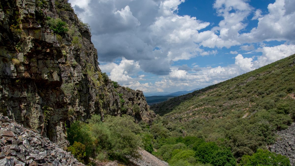 Una de las vistas de esta preciosa ruta en el límite entre la Maragatería y el Bierzo. | VICENTE GARCÍA