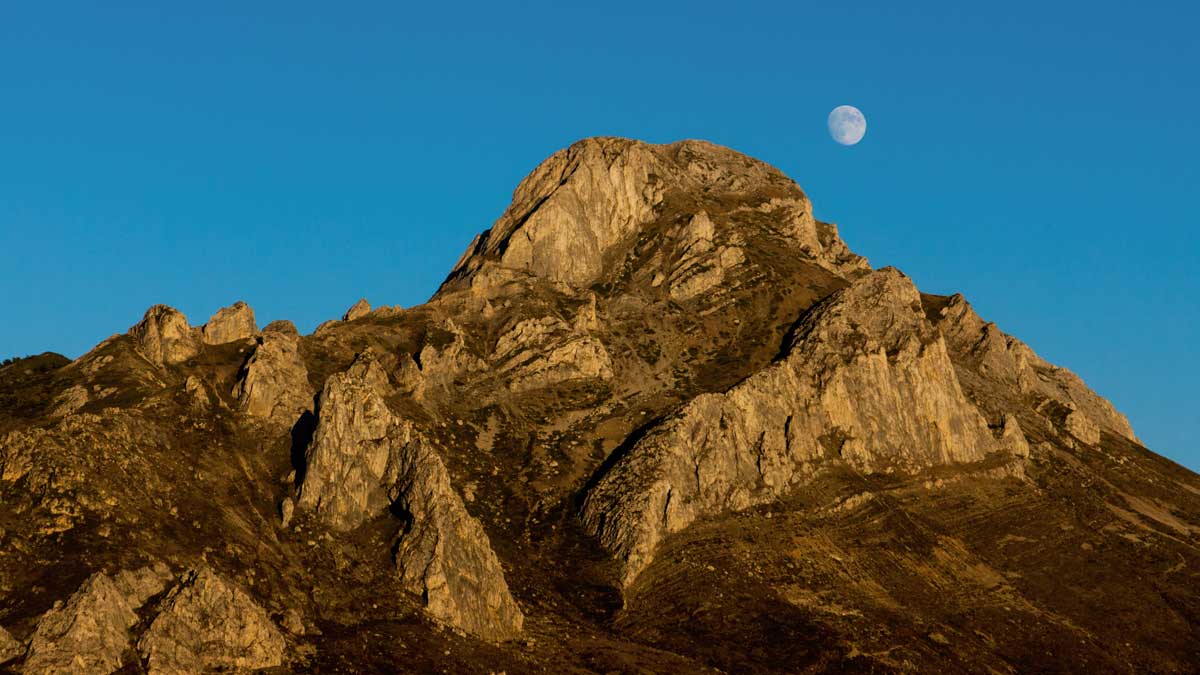 el-fontun-al-atardecer-con-la-luna-al-fondo-20042018.jpg