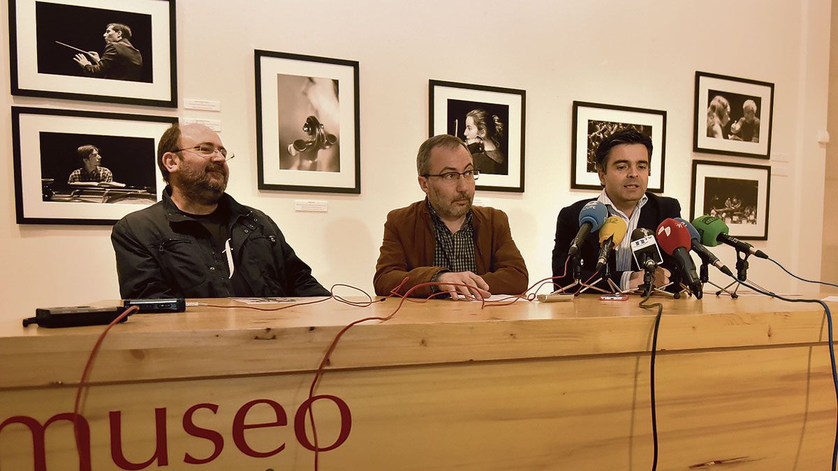 Juan Luis García, Luis Grau y Juan Zapatero durante la presentación del proyecto cultural ‘Tres por tres’. | SAÚL ARÉN