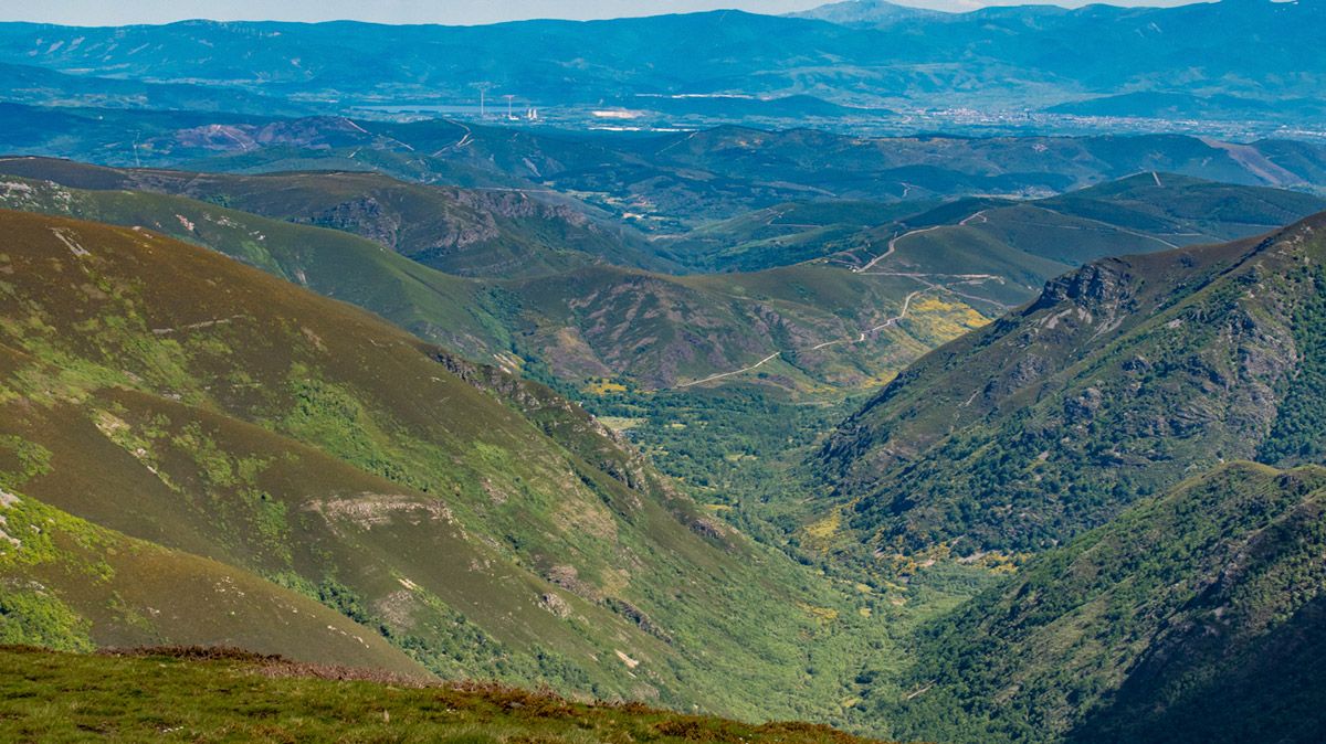 09-valle-del-burbia-desde-la-cumbre-con-ponferrada-y-compostilla-al-fondo21418.jpg