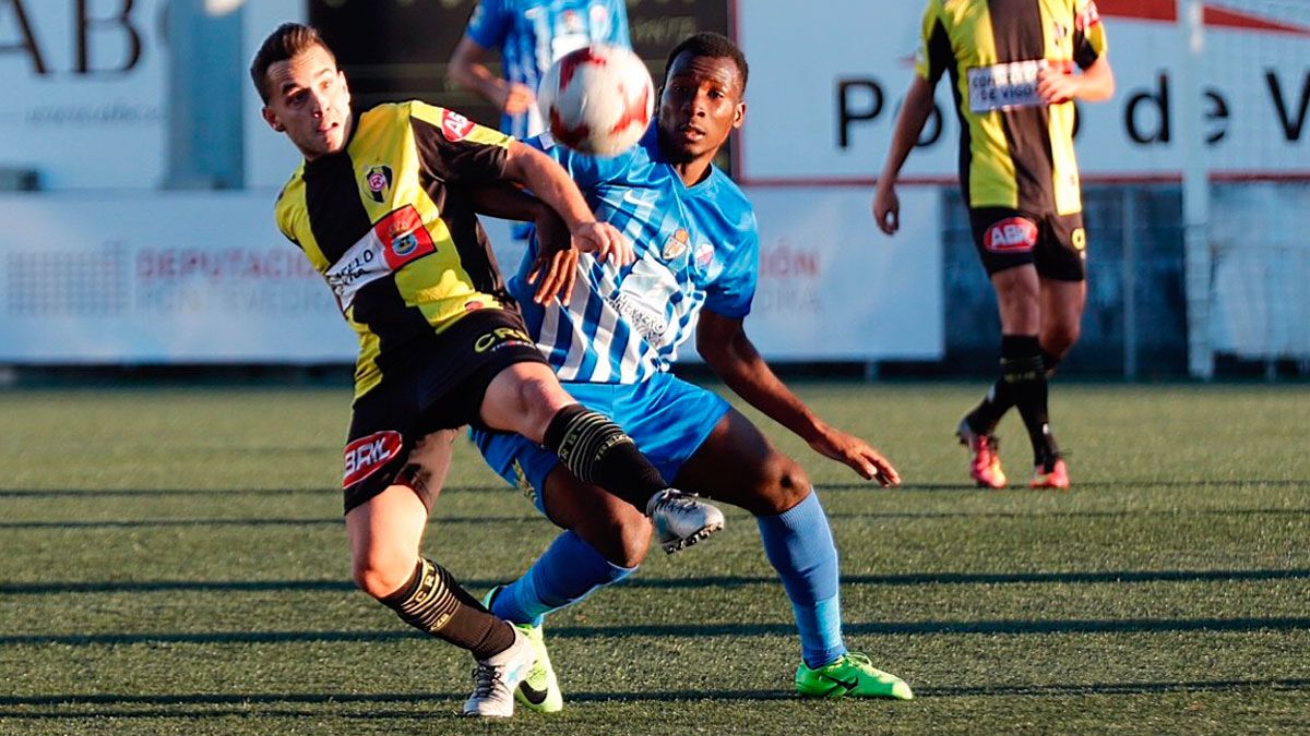 Imagen del partido de la primera vuelta entre Rápido de Bouzas y Ponferradina. | FARO DE VIGO