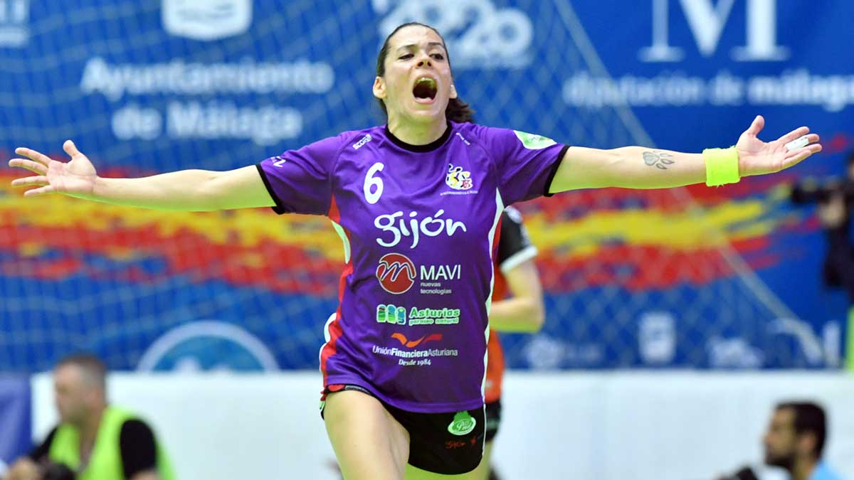 Raquel Caño celebra uno de sus cuatro goles en la final. | RFEBM