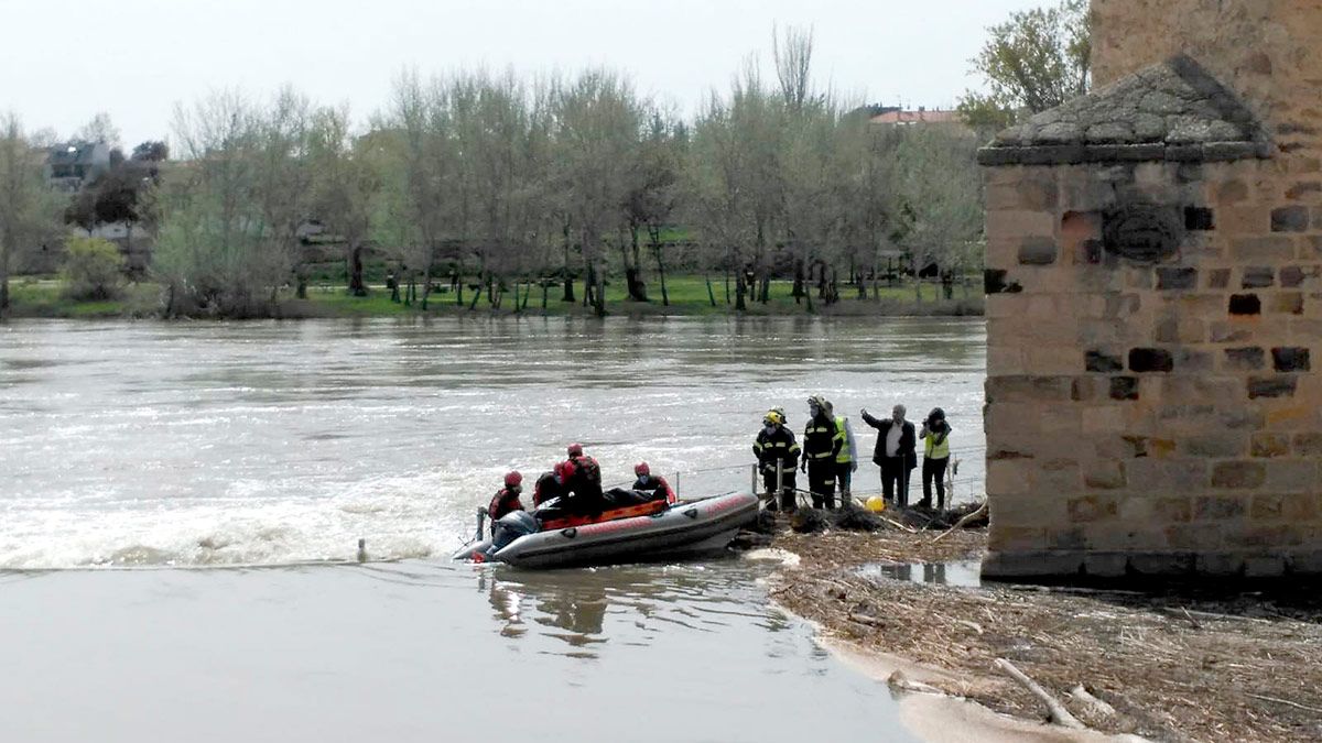 Los Bomberos de Zamora rescatan el cuerpo sin vida de un hombre cuya desaparición fue denunciada el pasado día 2 de abril. | ICAL