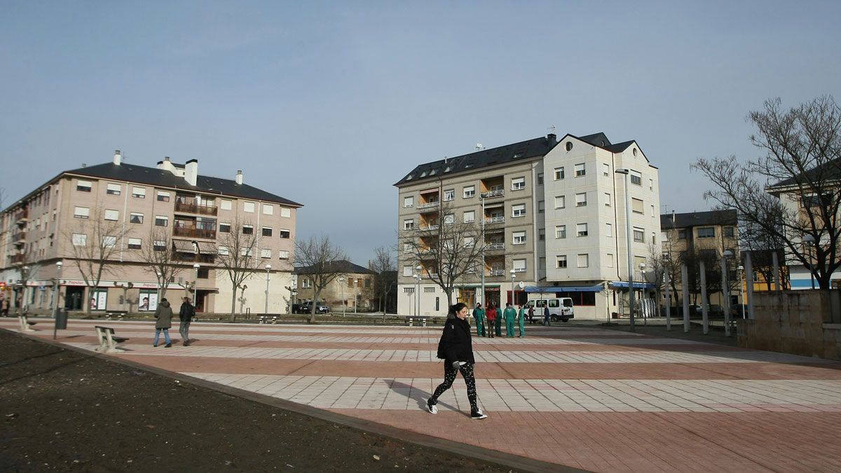 Plaza del barrio de Cuatrovientos tras su remodelación. | ICAL