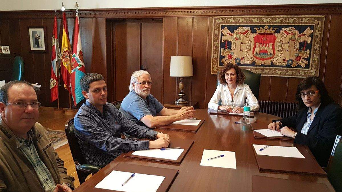 Reunión con el comité de empresa de Endesa de la alcaldesa de Ponferrada. | L.N.C.