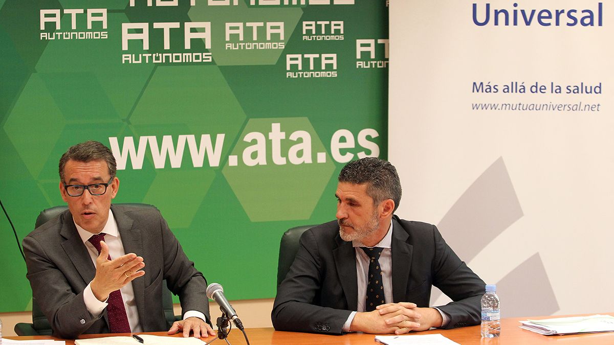 El director territorial de Mutua Universal, Antolín Sanz y el vicepresidente de ATA, José Lius Perea, en la presentación del informe. | ICAL