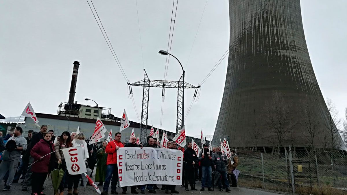 Las protestas hacia Masa se iniciaron con una concentración a las puertas de la central de Anllares. | M.I.