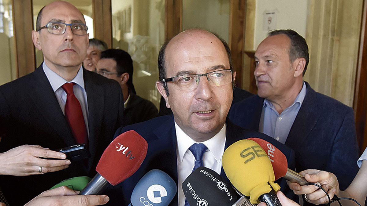 Carlos González-Antón, Francisco Castañón y Alfonso Arias. | SAÚL ARÉN Carlos González-Antón, Francisco Castañón y Alfonso Arias. | SAÚL ARÉN
