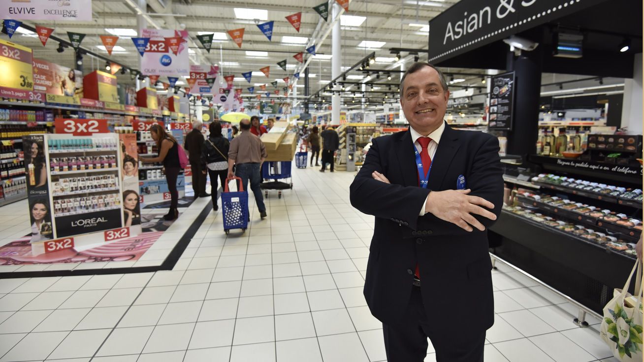 El director de Carrefour León, Francisco José Pousa, presentó la campaña este jueves. | SAÚL ARÉN