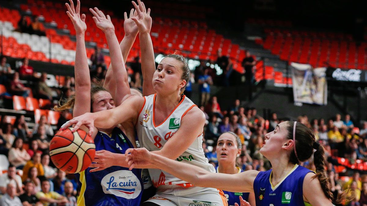 Marta Canella sumó 9 puntos para las leonesas. | FEB
