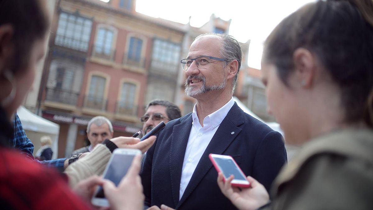 El portavoz de Ciudadanos en Castilla y León, Luis Fuentes, en la Bañeza. | ICAL
