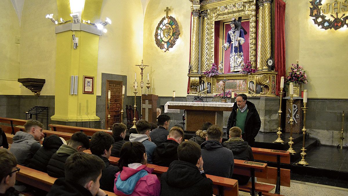 Los alumnos irlandeses, en Santa Nonia. | ÁLEX J. GARCÍA MONTERO Los alumnos irlandeses, en Santa Nonia. | ÁLEX J. GARCÍA MONTERO