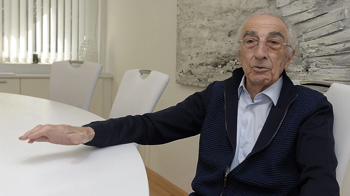 Salustiano López-Contreras, ya jubilado, fue uno de los primeros anestesistas de la Residencia. | MAURICIO PEÑA