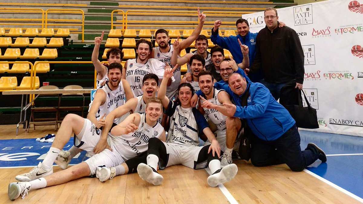 El San Andrés celebra el ascenso en Salamanca. | L.N.C.