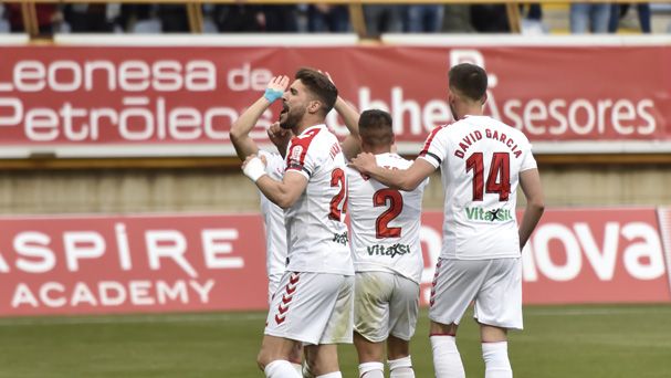 Iván González celebra uno de los tantos de su equipo. | SAÚL ARÉN